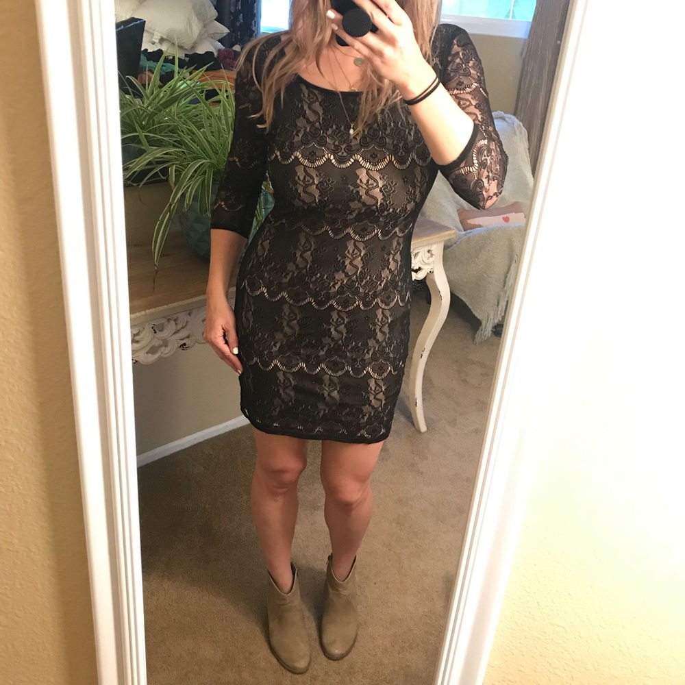 Quarter sleeve low back lace dress